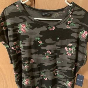 LUCKY BRAND OVERSIZED CAMO/FLORAL T-SHIRT SMALL
